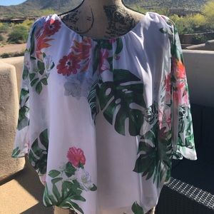 Vince Camuto tropical print top. Super light/airy.
